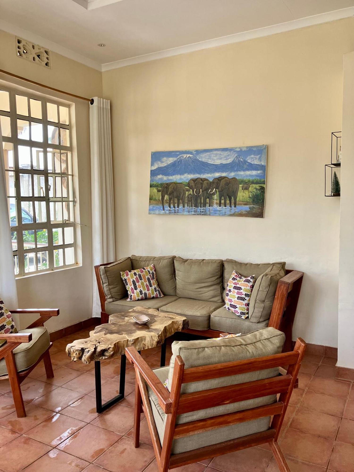 Allamanda House Meru Bed & Breakfast Arusha Exterior photo