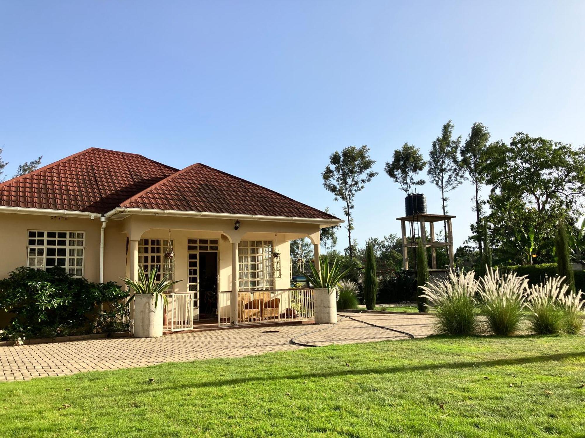 Allamanda House Meru Bed & Breakfast Arusha Exterior photo